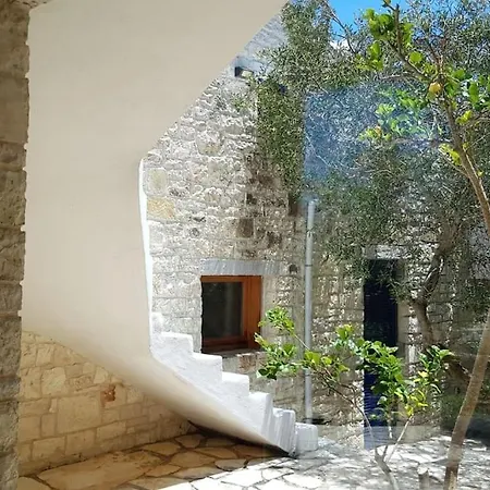 Hebe Gaios